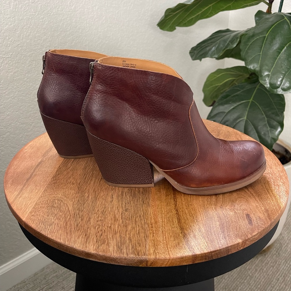 Korks Gemini V Bootie- Used. Great condition. Comfy!